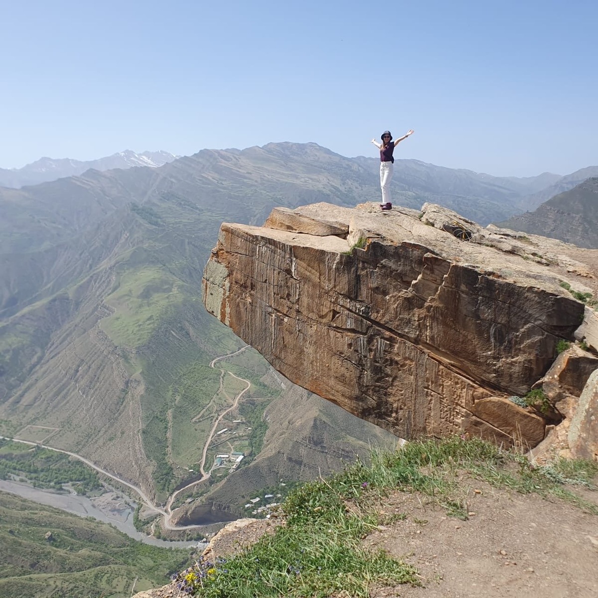 Один из знаменитых "языков". Фото туристов