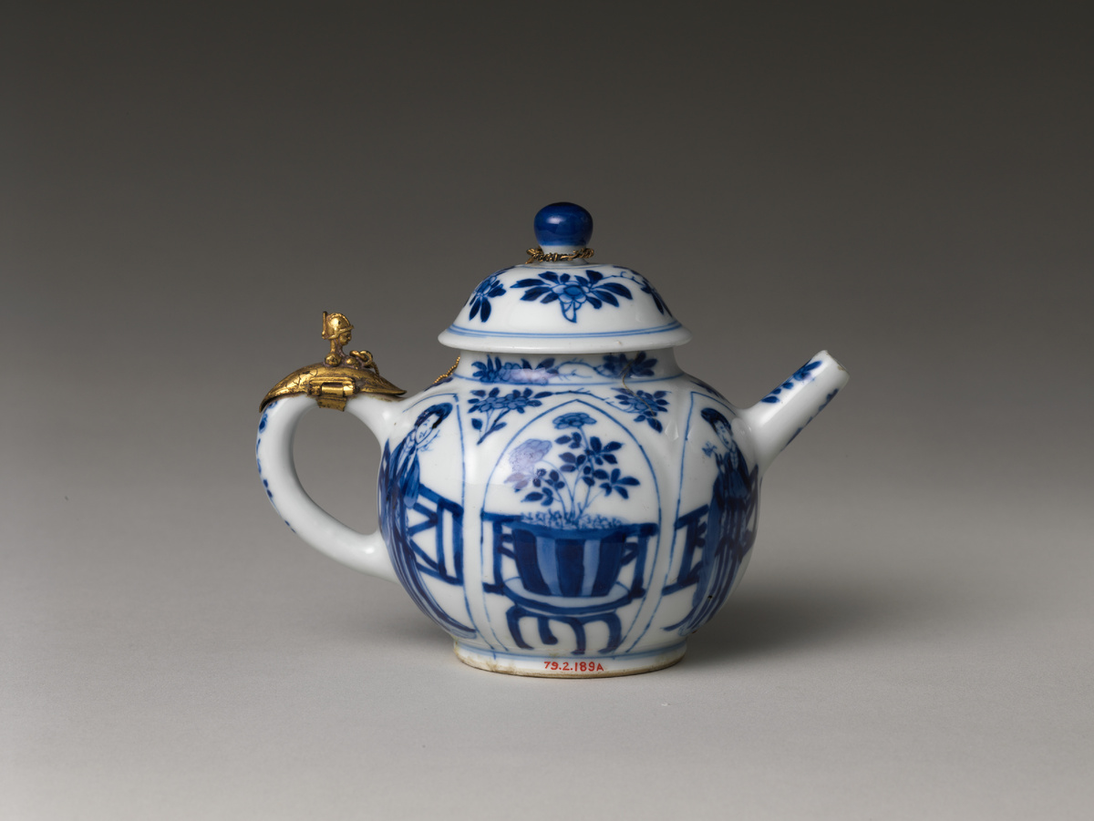 Китайский фарфоровый чайник, XVII в.