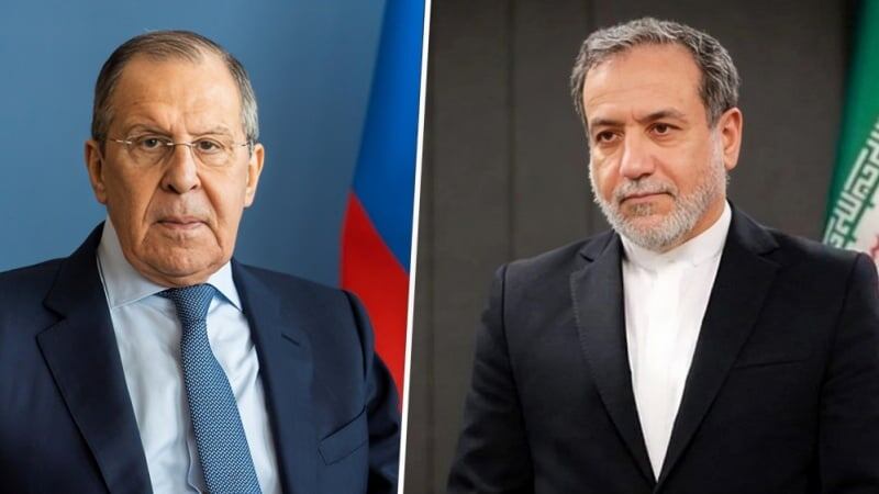 Справа: министр иностранных дел Ирана Сейед Аббас Аракчи Слева: министр иностранных дел России Сергей Лавров
