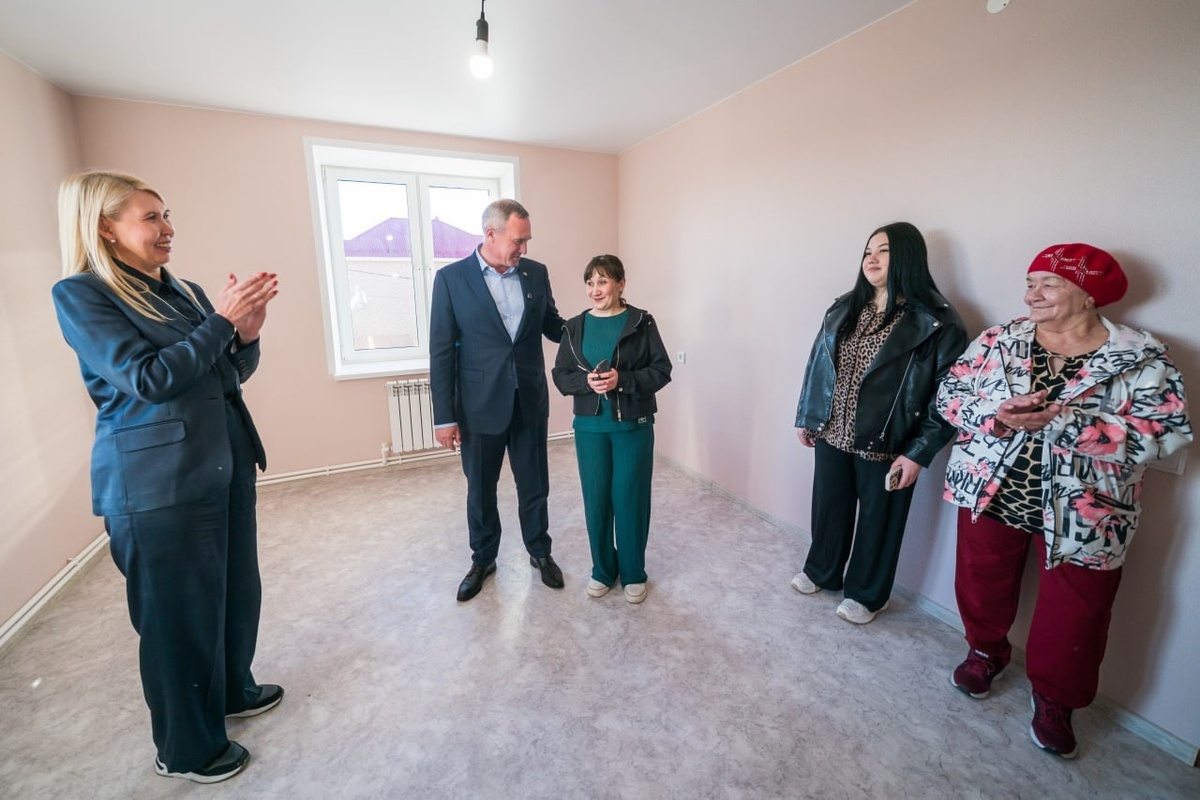    Губернатор Югры поздравил новоселов Советского района