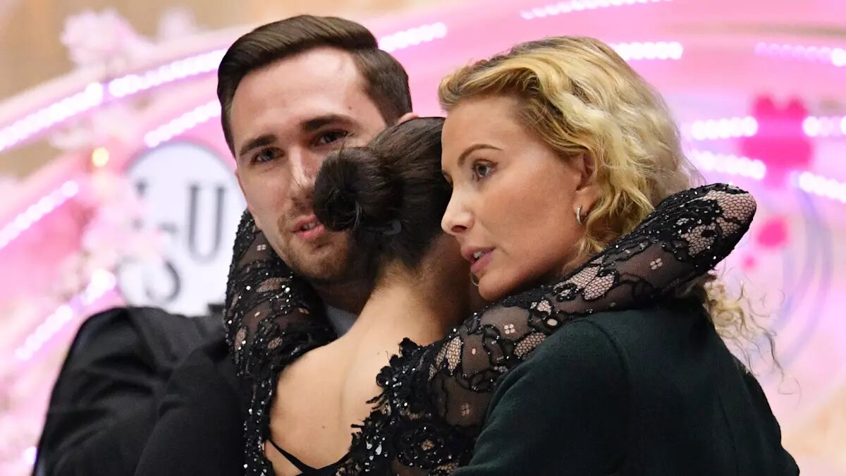 Этери Тутберидзе, Алина Загитова и Даннил Глейхенгауз на ЧМ-2019 в Сайтаме. Фото: GLOBAL LOOK PRESS