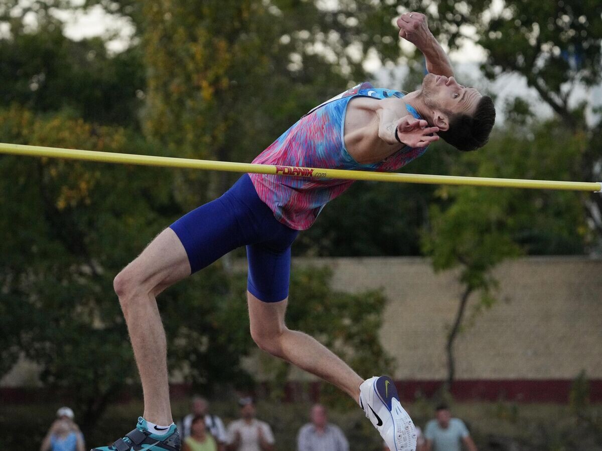    Данил Лысенко на соревнованиях по прыжкам в высоту среди мужчин на Кубке Москвы "Мемориал В. П. Куца".© РИА Новости / Александр Вильф
