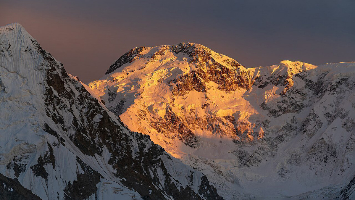   Maryliflower / Wikimedia Commons (CC BY-SA 4.0)- Пик Победы