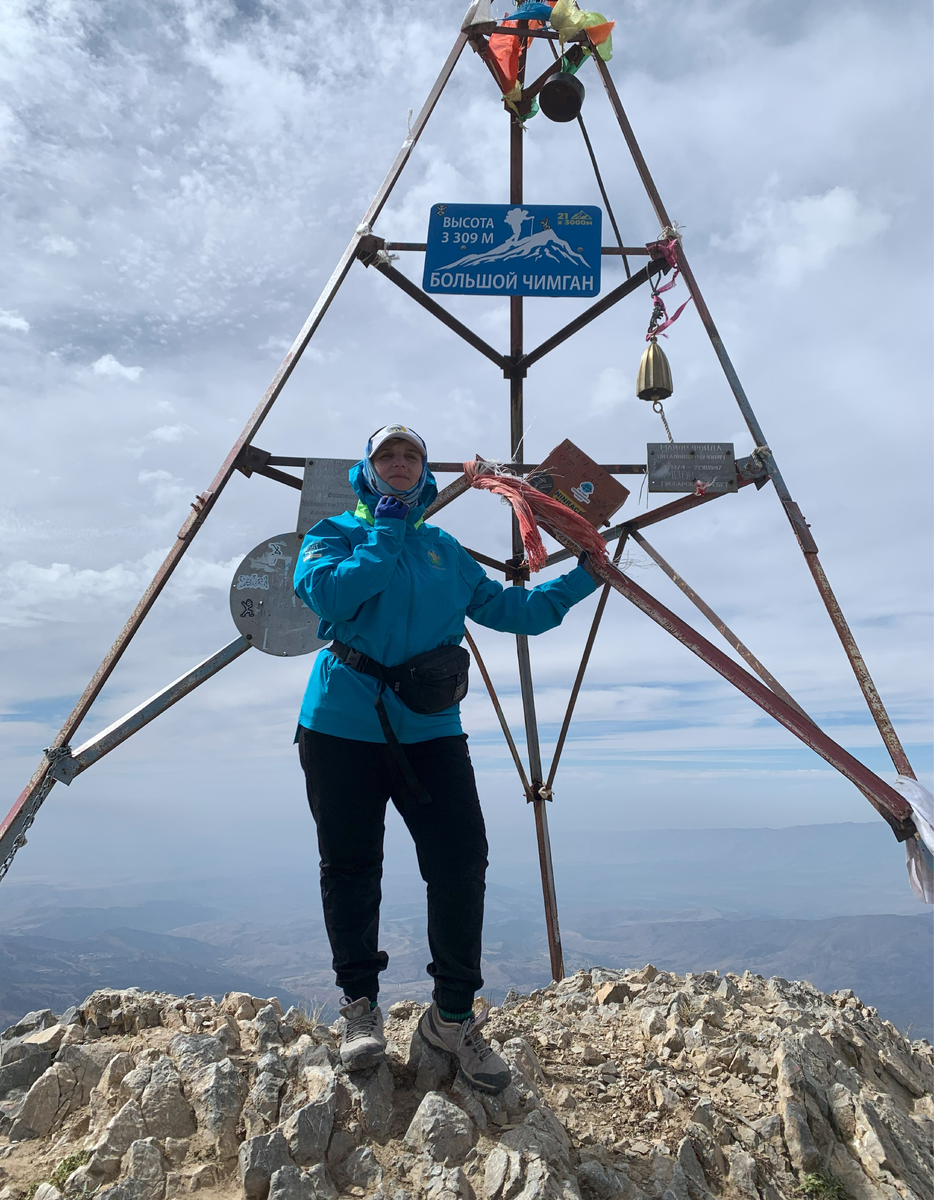 Гора Большой Чимган. Узбекистан. Самая высокая точка Узбекистана, возносящаяся на 3309 метров над уровнем моря. 