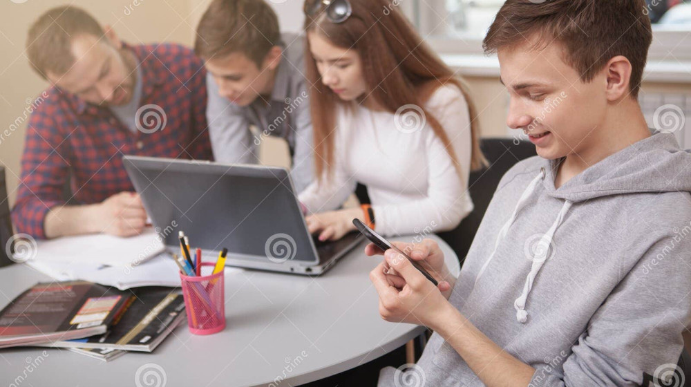    Почему подростки выбирают публичные Wi-Fi для учебы