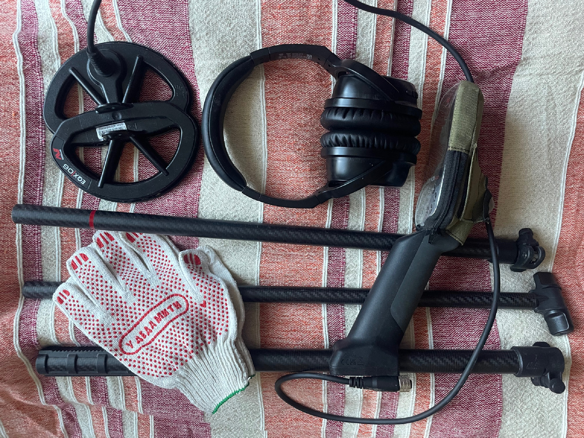 Веник в разобранном виде. Перчатки я тоже из целей гигиены стараюсь носить только свои, переодически их стирая, пока не порвутся 