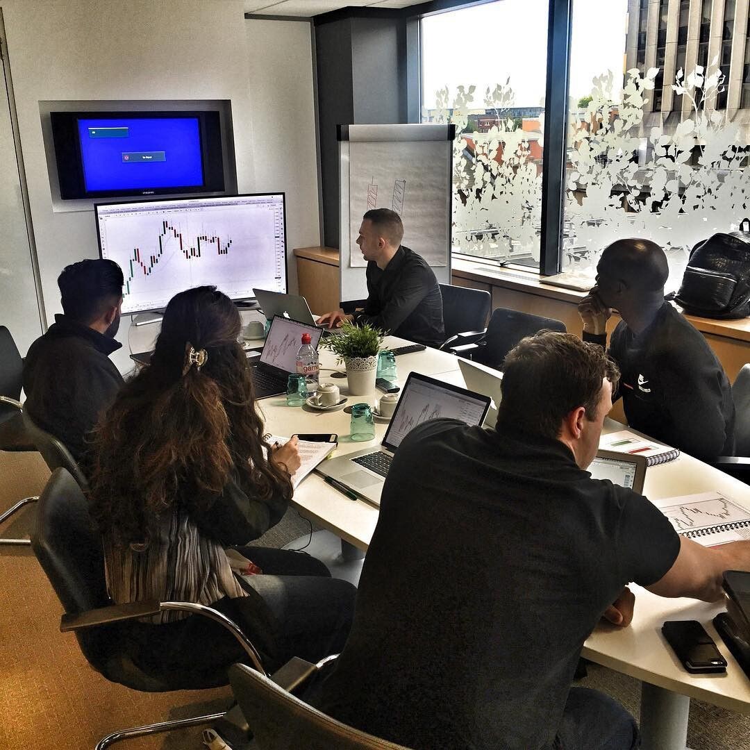 Пример отдельного отдела маркетинга в крупных компания, ведь маркетинг очень важен для каждого бизнеса!