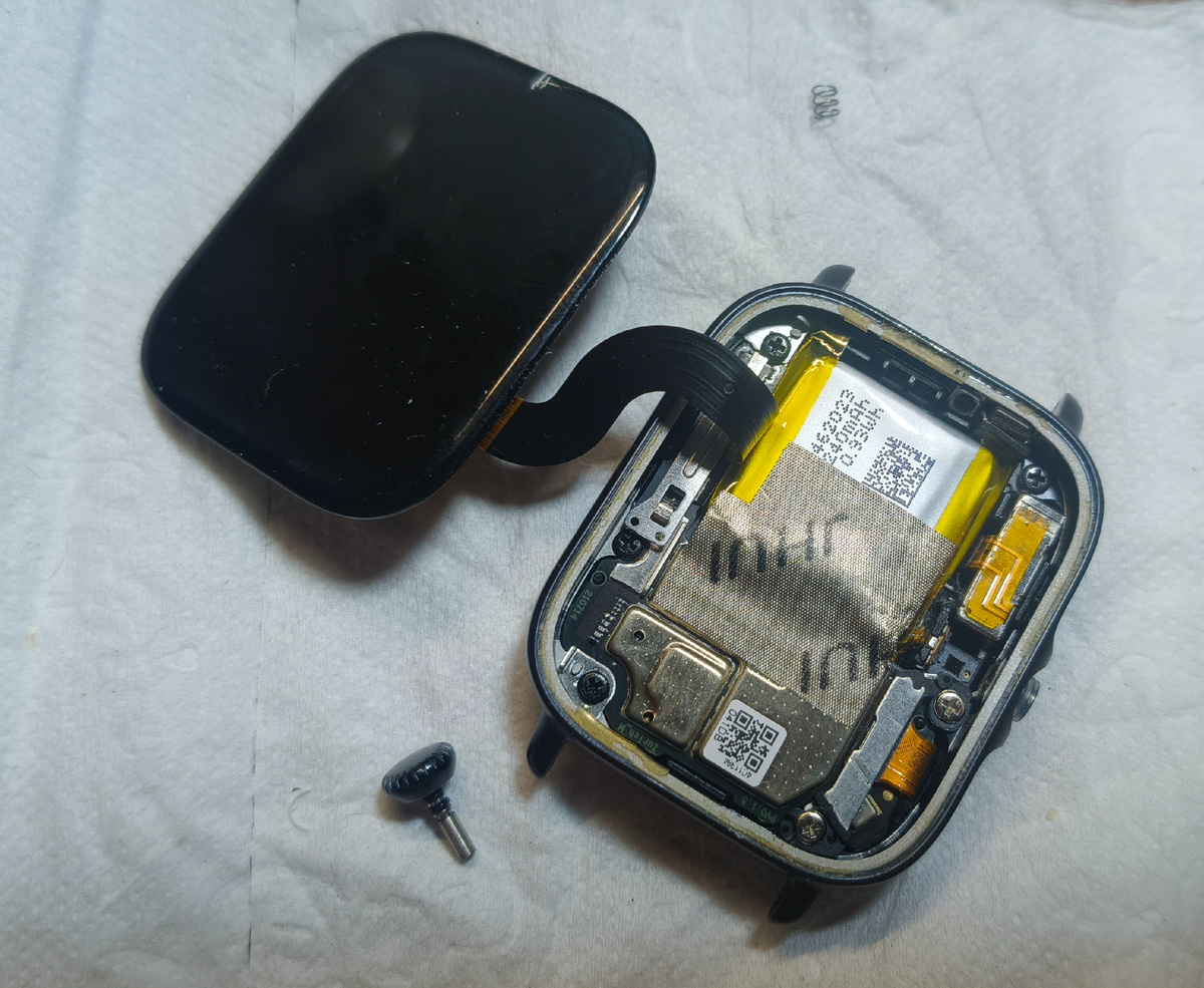 Вот что ждет нас внутри, кнопка снята