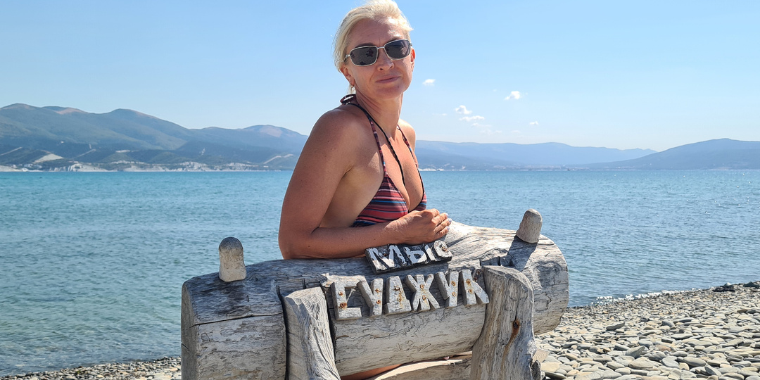 Пляж Алексино на Суджукской косе. Может и самый популярный в Новороссийске, но нам не зашёл