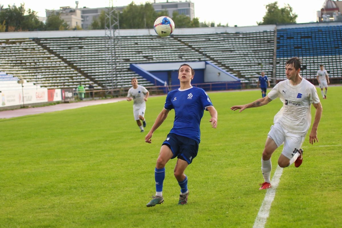    Футболистов \