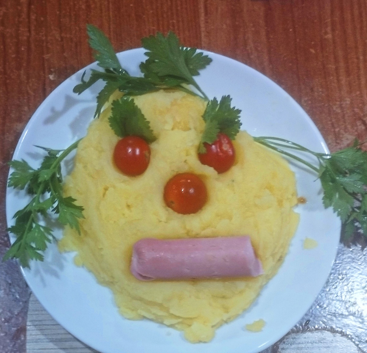 Василисино творчество за ужином 😁