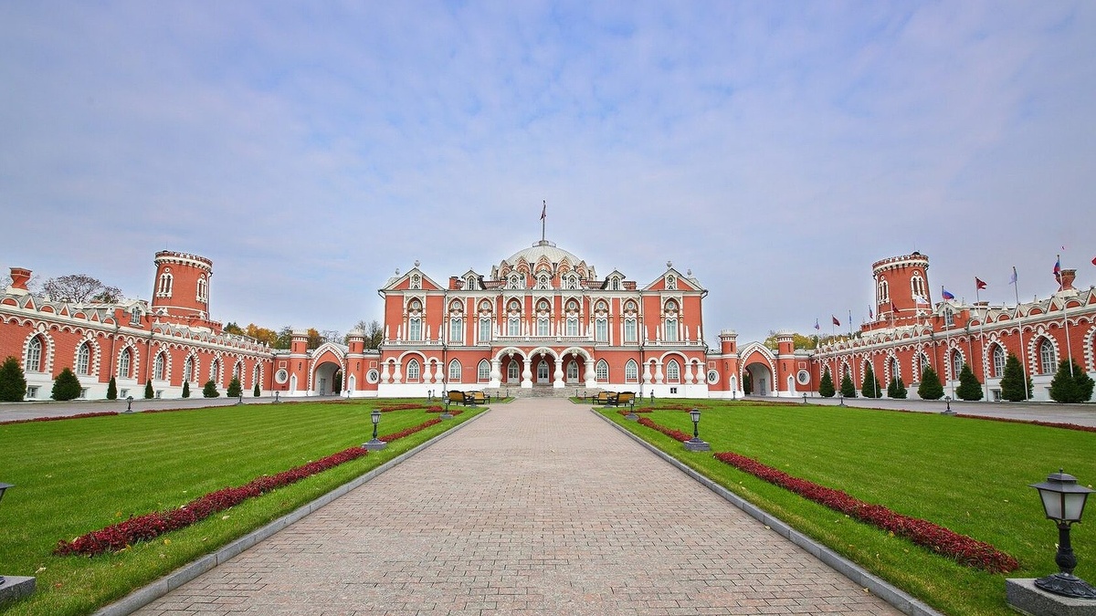 Петровский Путевой Дворец. Листайте галерею.