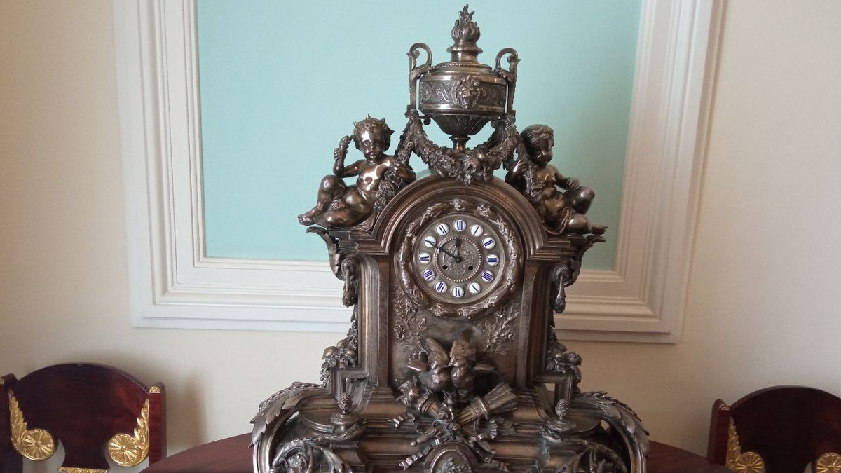 Старинные часы.