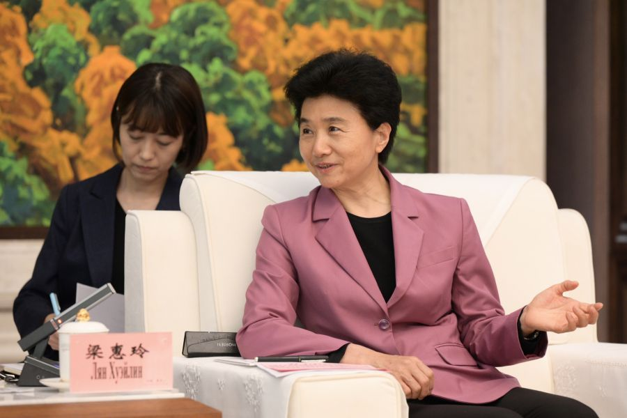 Лян Хуэйлин   Yandex.ru