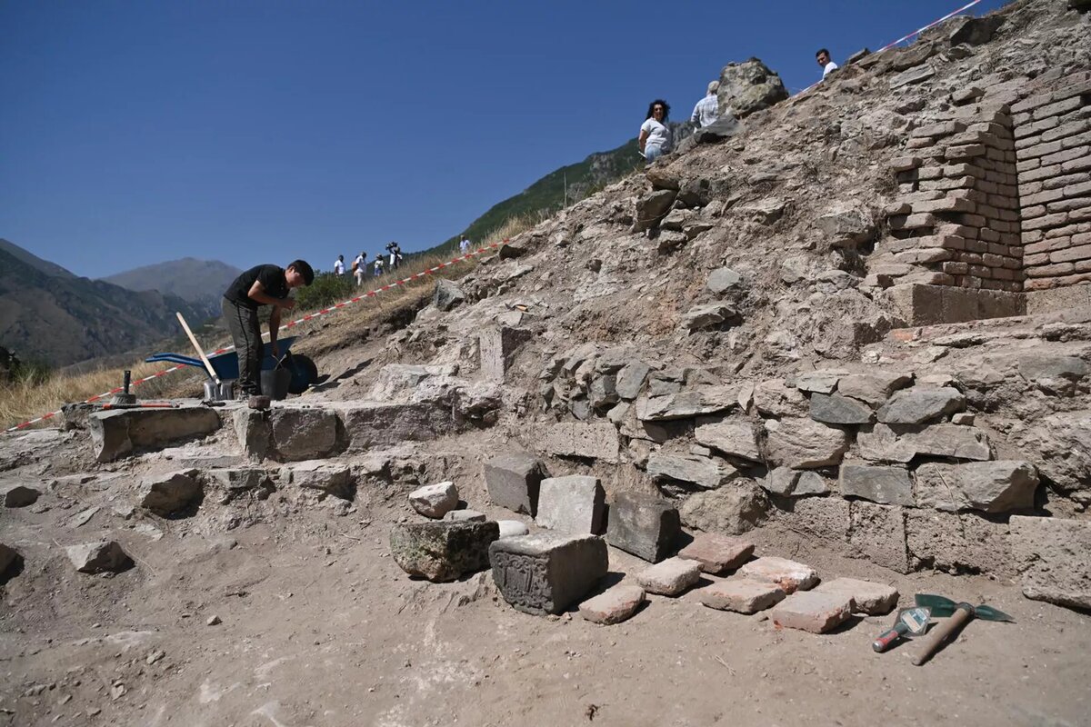 Раскопки в крепости Багаберд в Сюнике © Sputnik / Aram Nersesyan
