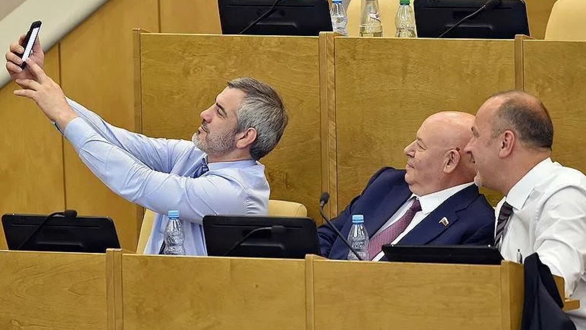 Сколько их вообще, этих чиновников?