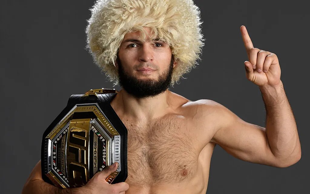 Хабиб Нурмагомедов чемпион UFC в легком весе.