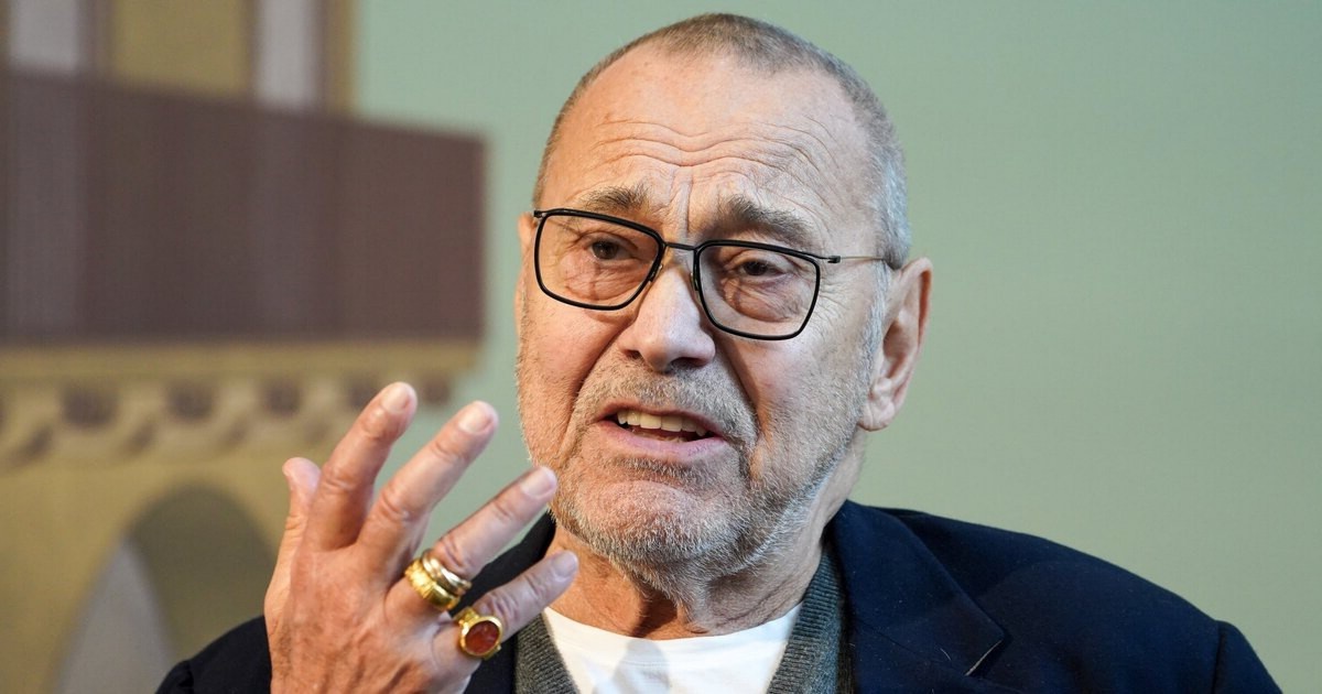 Давайте разберём пять его главных советов, которые я лично проверял на себе, и расскажу, как их можно внедрить в повседневную жизнь, не превращаясь при этом в монаха или фанатика здоровья.
