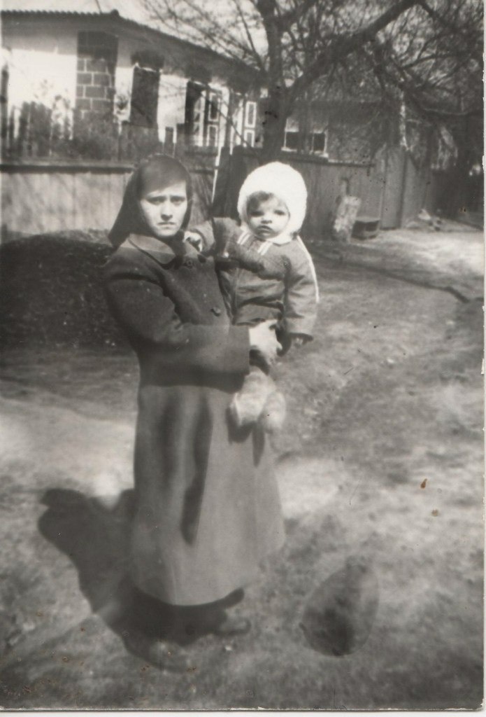 Сразу после первой операции. 