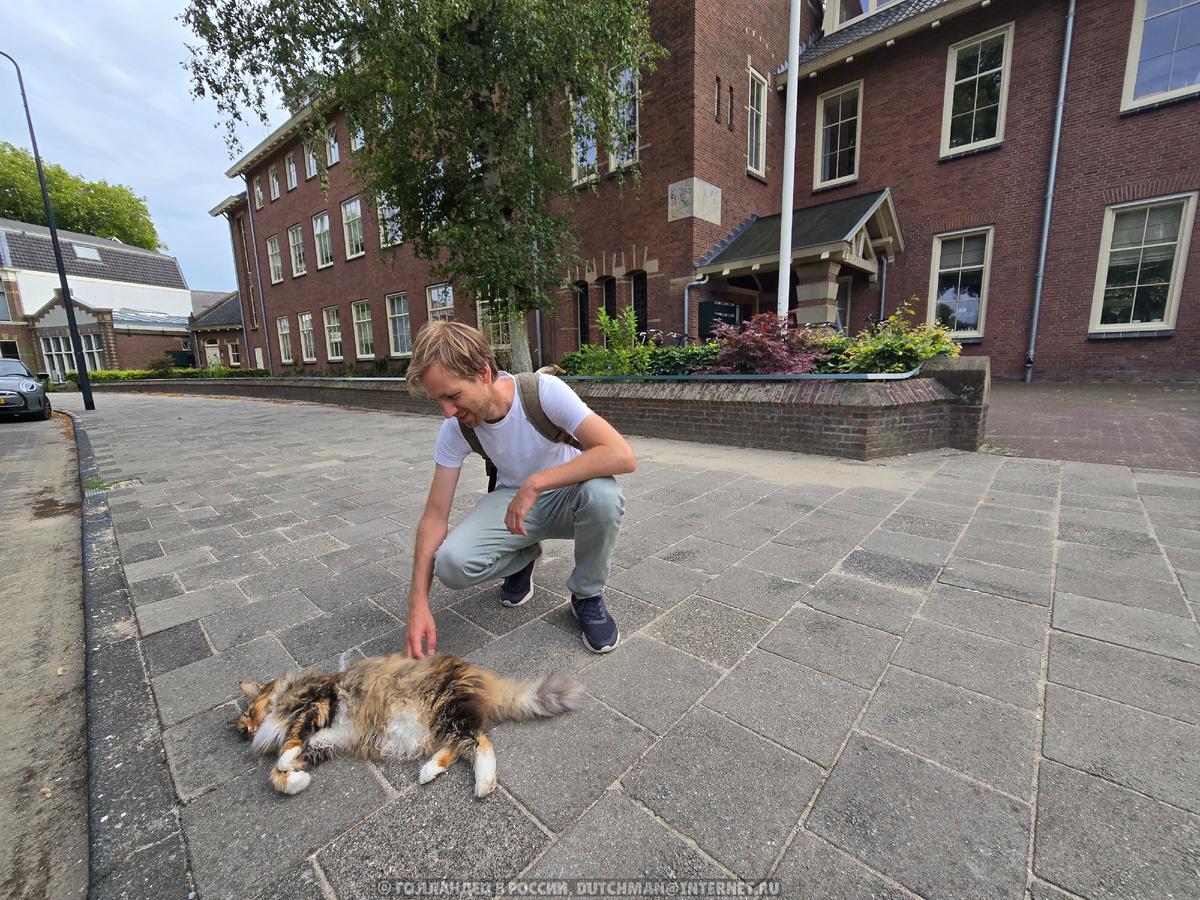 Привет! Меня зовут Махил, и я голландец в России. Но на летние каникулы я с моей семьёй приехал к мне на Родину - в Голландию. И в эти дни рассказываю о самом интересном, что вижу.