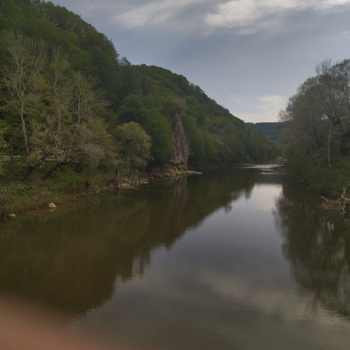 Скала Петушок. Горячий ключ
