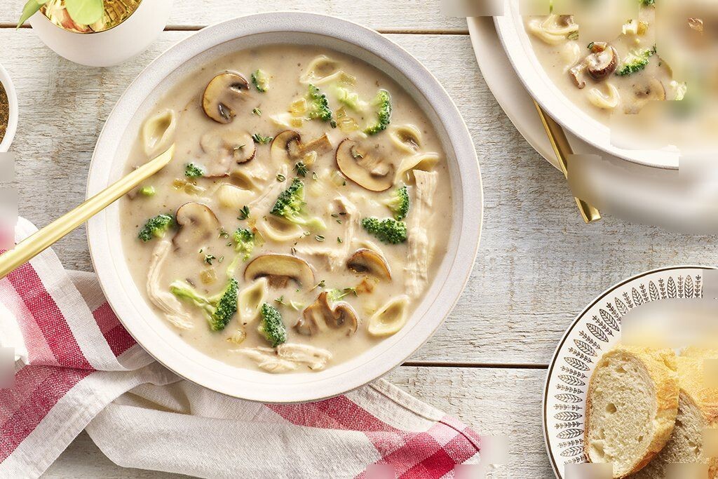 Сливочный, грибной суп из шампиньонов.