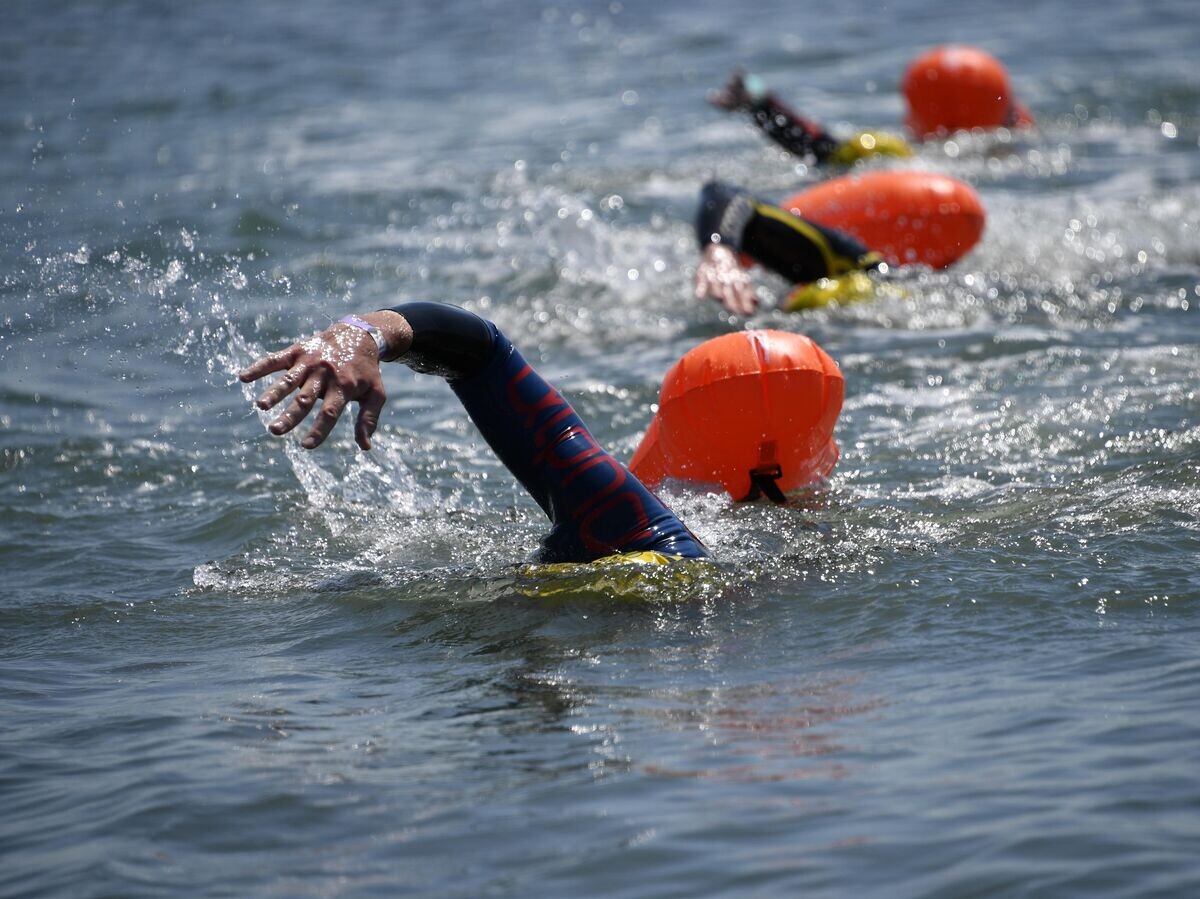    Участники на дистанции исторического заплыва через Керченский пролив в рамках мероприятия X-WATERS Kerch Strait в Крыму. 1 июня 2019© РИА Новости / Алексей Мальгавко