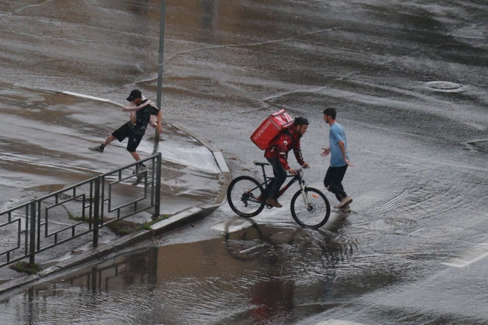    Дождь в Барнауле. Источник: Олег Укладов