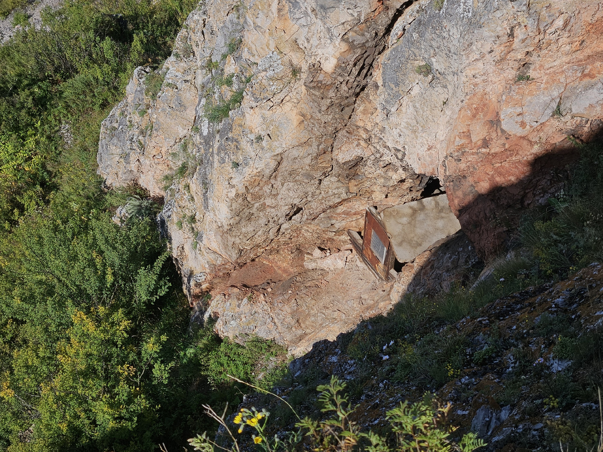 Вид сверху на избу Шаман.