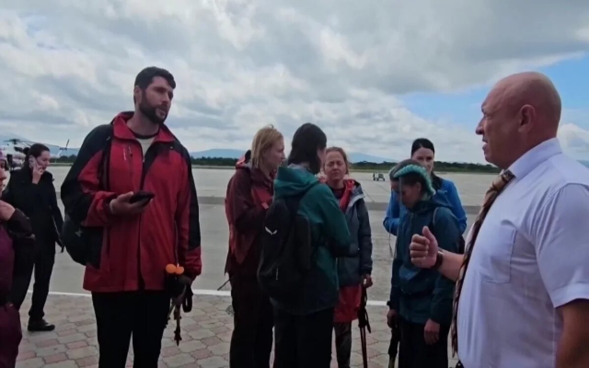    Пропавшую группу туристов из 10 человек нашли на Курилах