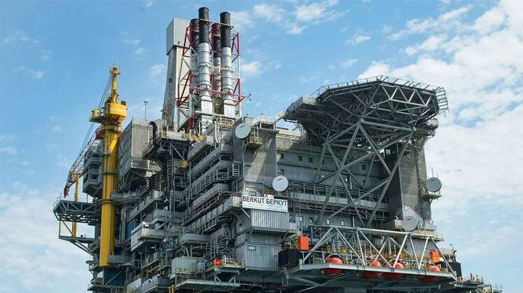     Крупнейшая в России морская нефтегазовая буровая платформа «Беркут» работает на месторождении Аркутун-Даги проекта «Сахалин-1» с июня 2014 года. Установлена в 25 км от берега на участке Охотского моря глубиной 34 м. Способна бурить и обслуживать до 45 скважин в круглогодичном режиме при температуре воздуха до –44 °C и давлении ледовых полей толщиной до двух метров. Верхняя часть платформы изготовлена в Южной Корее. Основание платформы построено в Находке