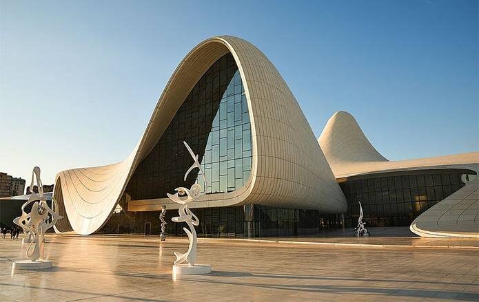    : Центр Гейдара Алиева в Баку (архитектор Заха Хадид) — один из наиболее известных образцов нелинейной архитектуры