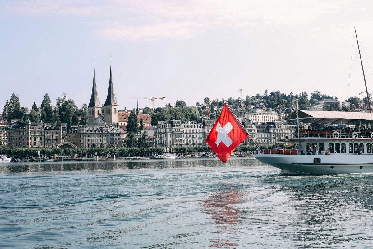 Китайские СМИ сообщили об оттоке миллиардов из швейцарских банков.  Фото: Фото: unsplash.com