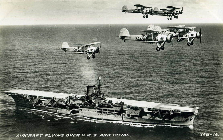 Основная ударная мощь «Арк Ройала» - торпедоносцы «Свордфиш»