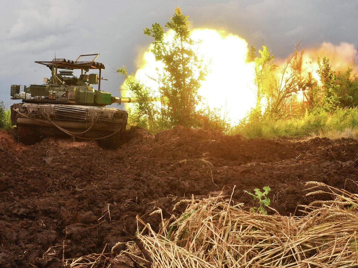    Танк Т-80 военнослужащих ВС РФ в зоне проведения СВО© РИА Новости