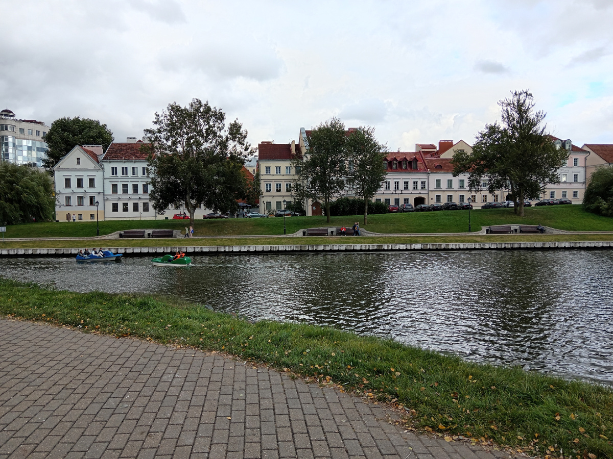 Фото автора с прогулки по историческому центру Минска. Там грязи и мусора нет