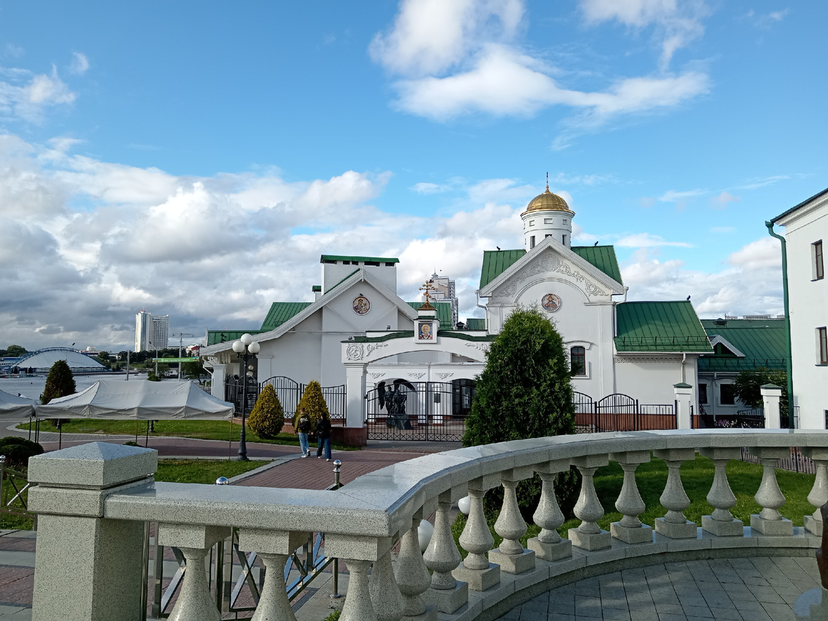 Фото автора с прогулки по историческому центру Минска. Там грязи и мусора нет