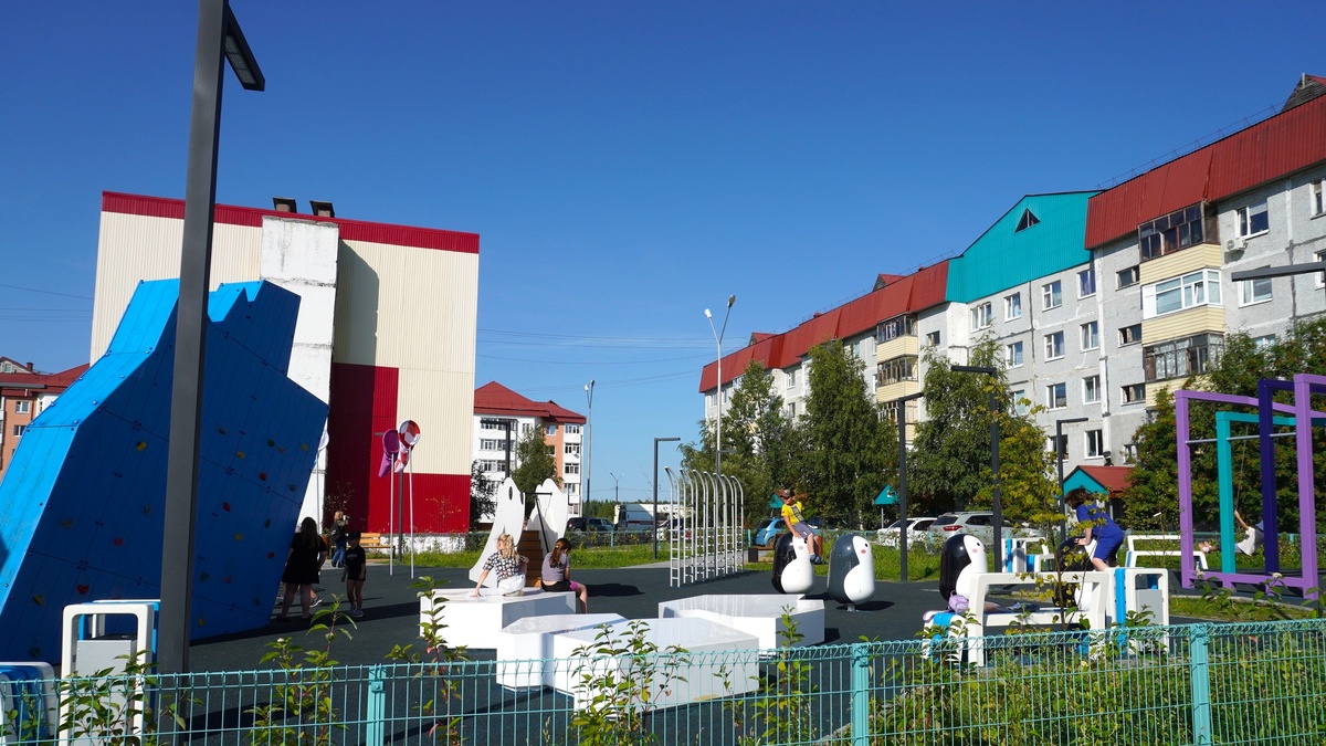    В Излучинске появилось игровое пространство в стиле «Ледникового периода»