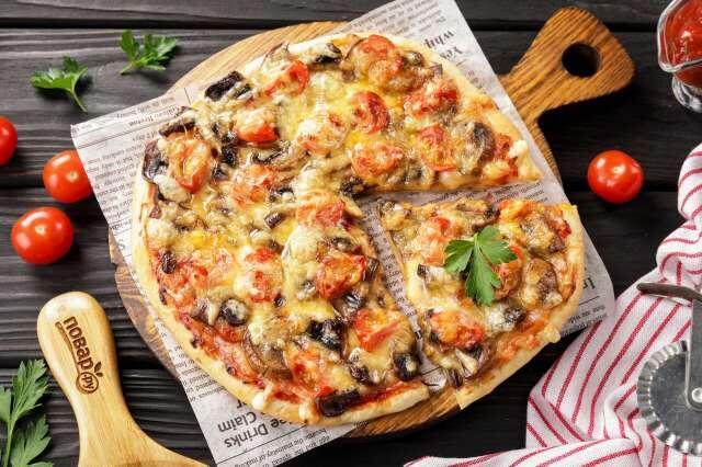 Пицца в аэрогриле
Попробуйте приготовить пиццу в аэрогриле по этому рецепту. Она конечно получается небольшая по диаметру, но очень нежная и вкусная. Начинку можно сделать любую, у меня сегодня грибы и помидоры черри