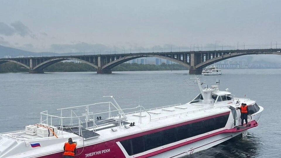 В Красноярск прибыл катер для речных прогулок до Дивногорска. Когда запустят рейсы?