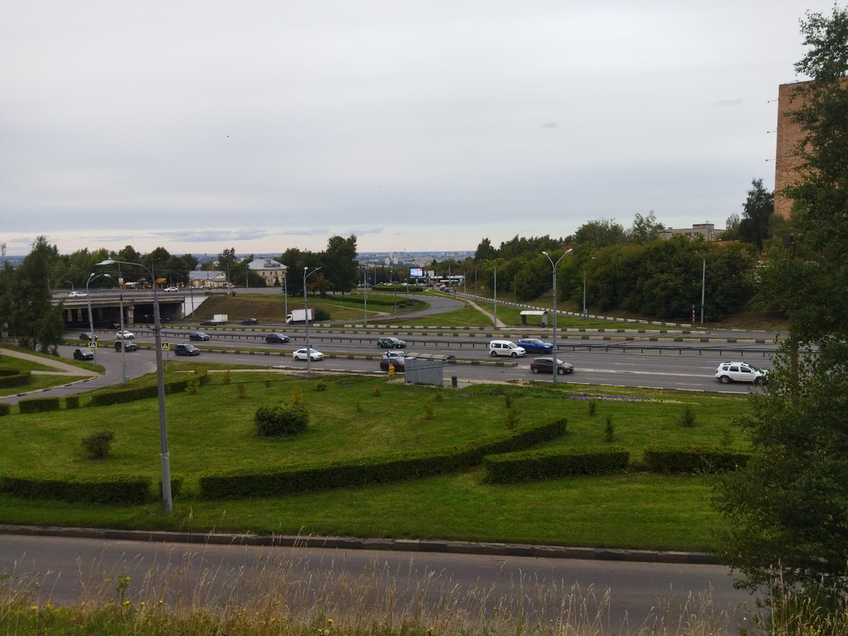 Вид на развязку у термали. Здание Термали с права немного захватил.