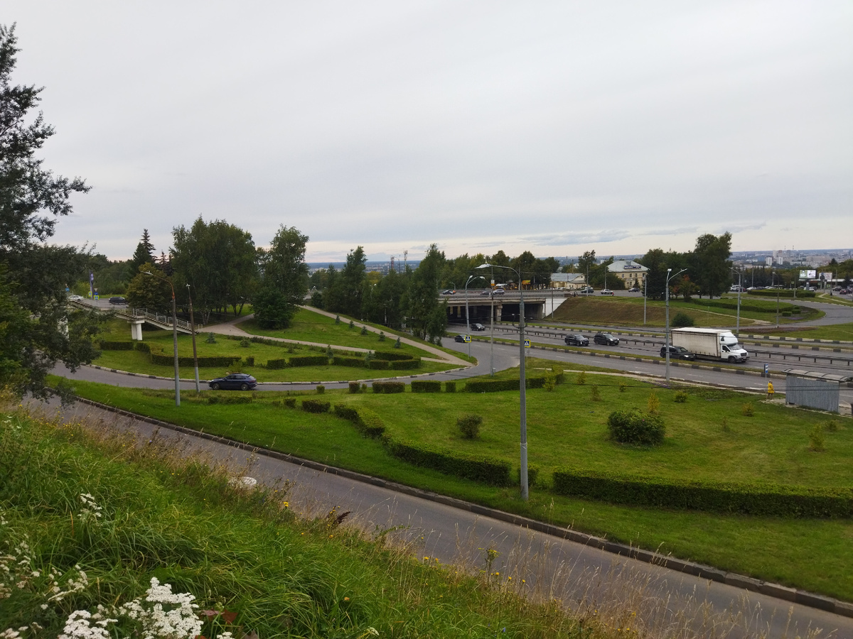 Эта таже развязка. Чуть повернул телефон, чтобы посмотреть все эти мостики и лестницы