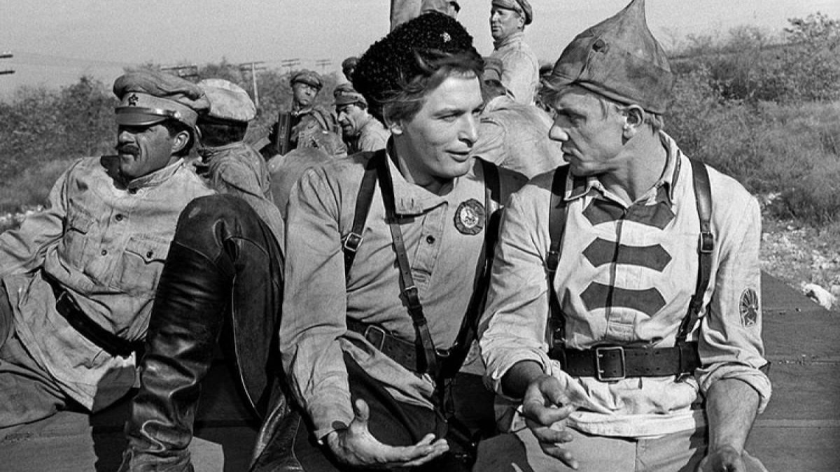 Кадры из фильма "Офицеры"