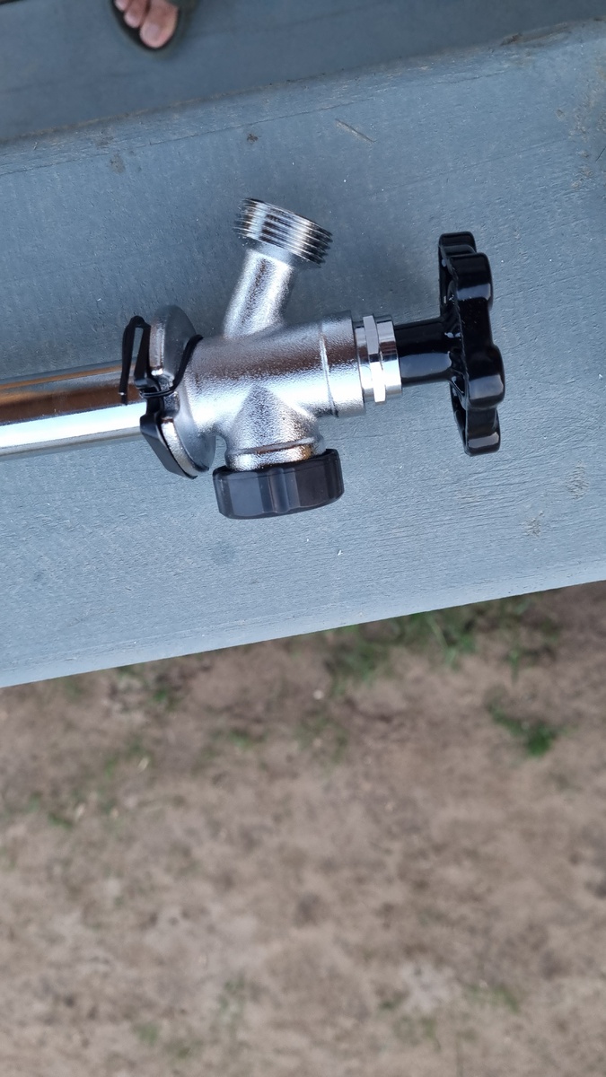 вот так выглядит незамерзающий кран