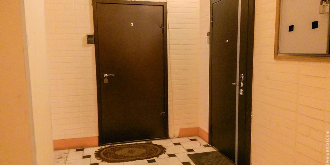 Вас могут заставить заменить входную дверь в квартиру — разъясняем, почему это законно