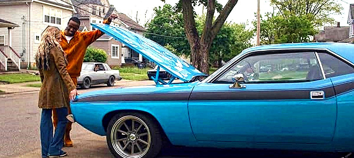 - А-а-а, ясно! Так, значит, вон та штука и делает это прикольное "врррум-врррум-врррум!"?