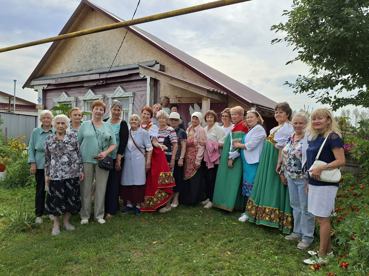Наше знакомство с селом началось с посещения музея русской старины