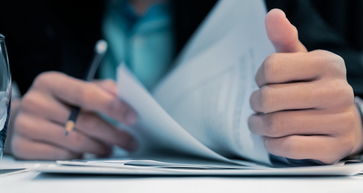 Что происходит с долгом по алиментам, если должник погиб на СВО?