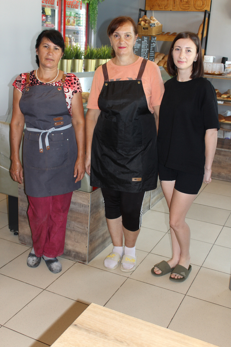 Пекарь Гельсина Беляева, повара Татьяна Гнездилова и Евгения Давыдова.