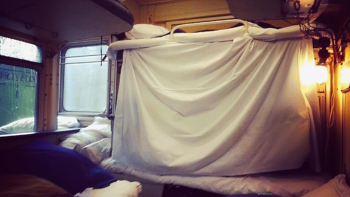 Тихо, рядом барины-боярины едут 